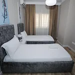 Miku -outstanding At Taiwan Apartamento Tirana